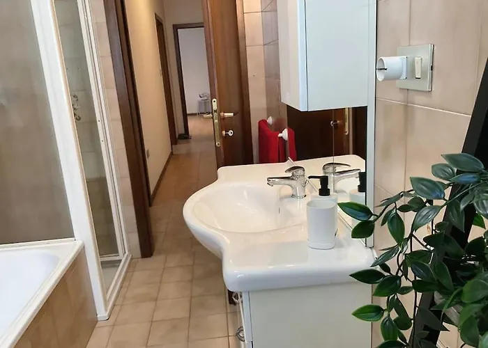 Casa Di Tom Con Balcone, Parcheggio E Self Check In アパート トレント